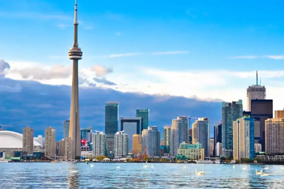Toronto in Two Days: Neighbourhoods, the CN Tower and the Harbour